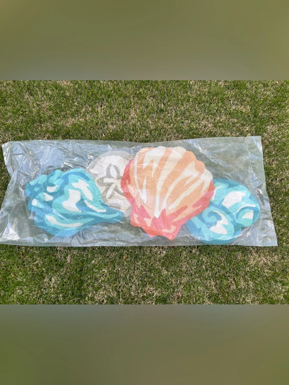 NIP Seashells Hand Hooked Accent Rug.